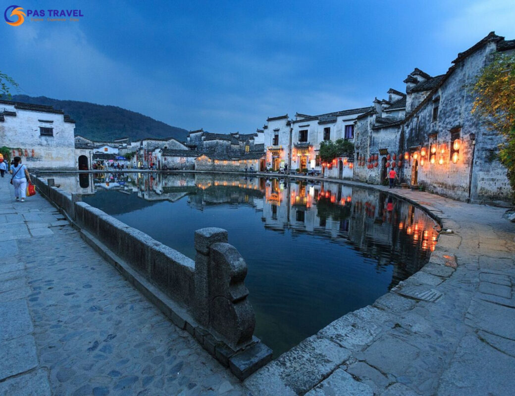 Hồ Bán Nguyệt Hoàng Thôn